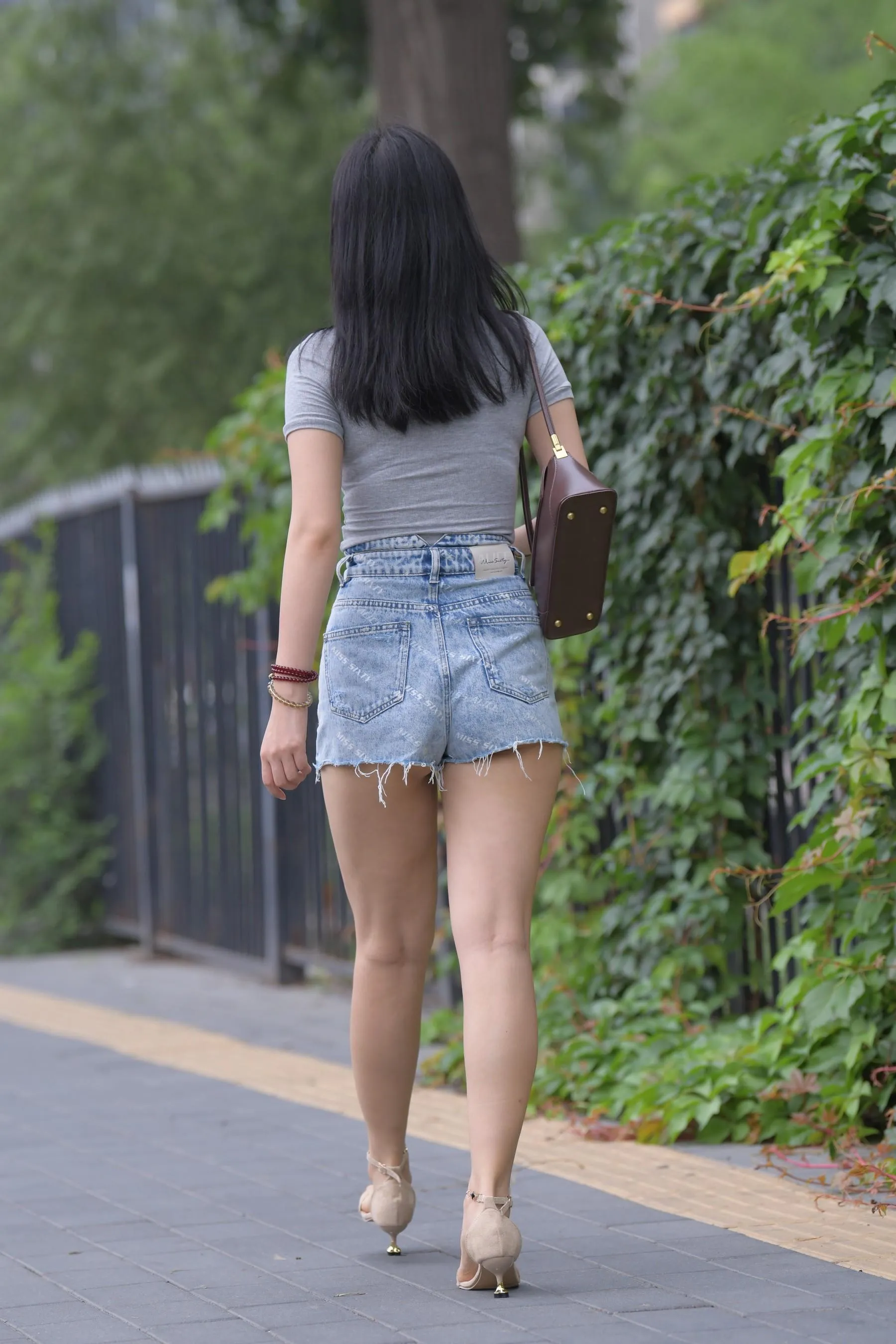 魔镜街拍 NO.169 一只麋鹿摄影-牛仔短裙美女 [235P]插图7